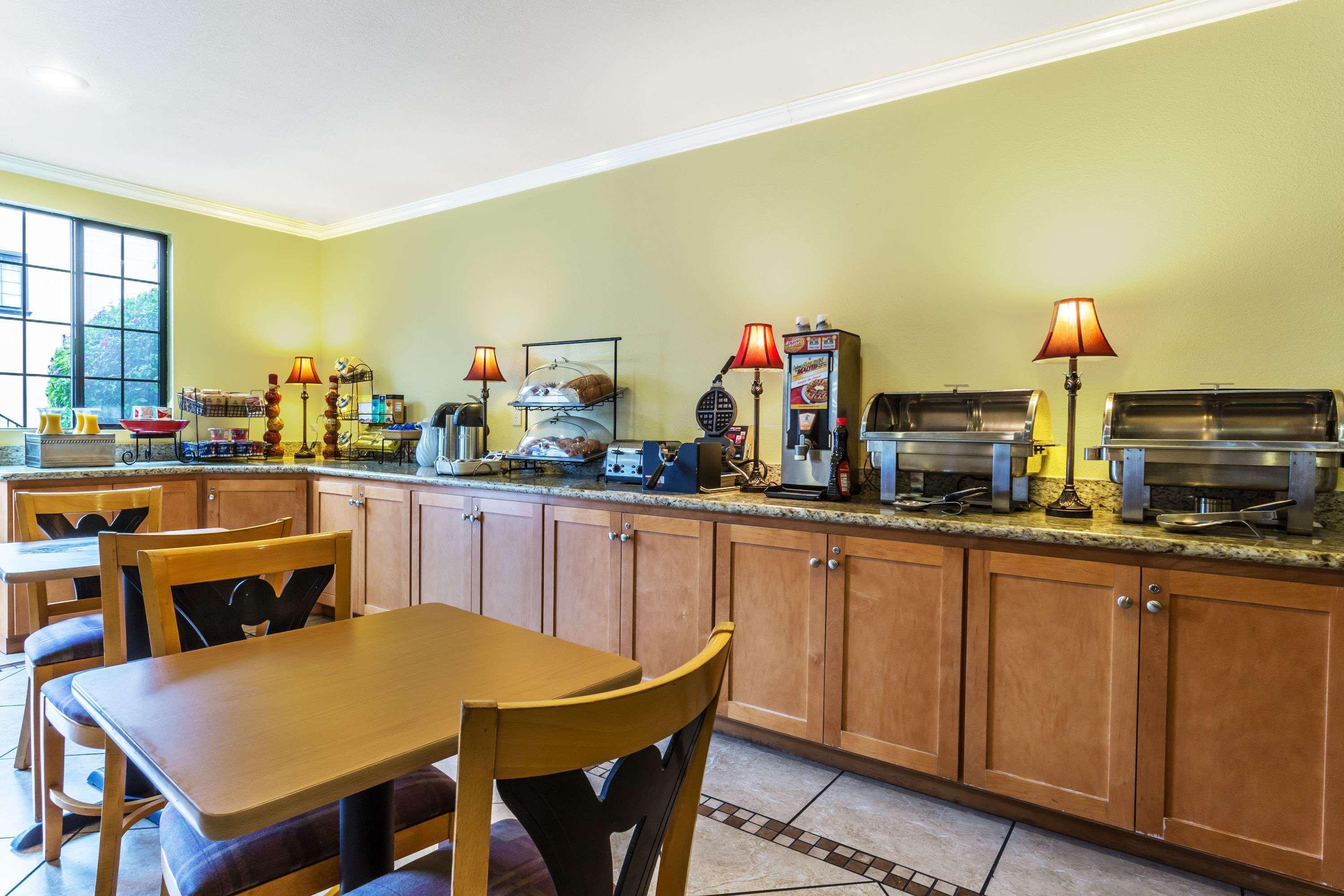 Ramada By Wyndham Mountain View Hotel Ngoại thất bức ảnh