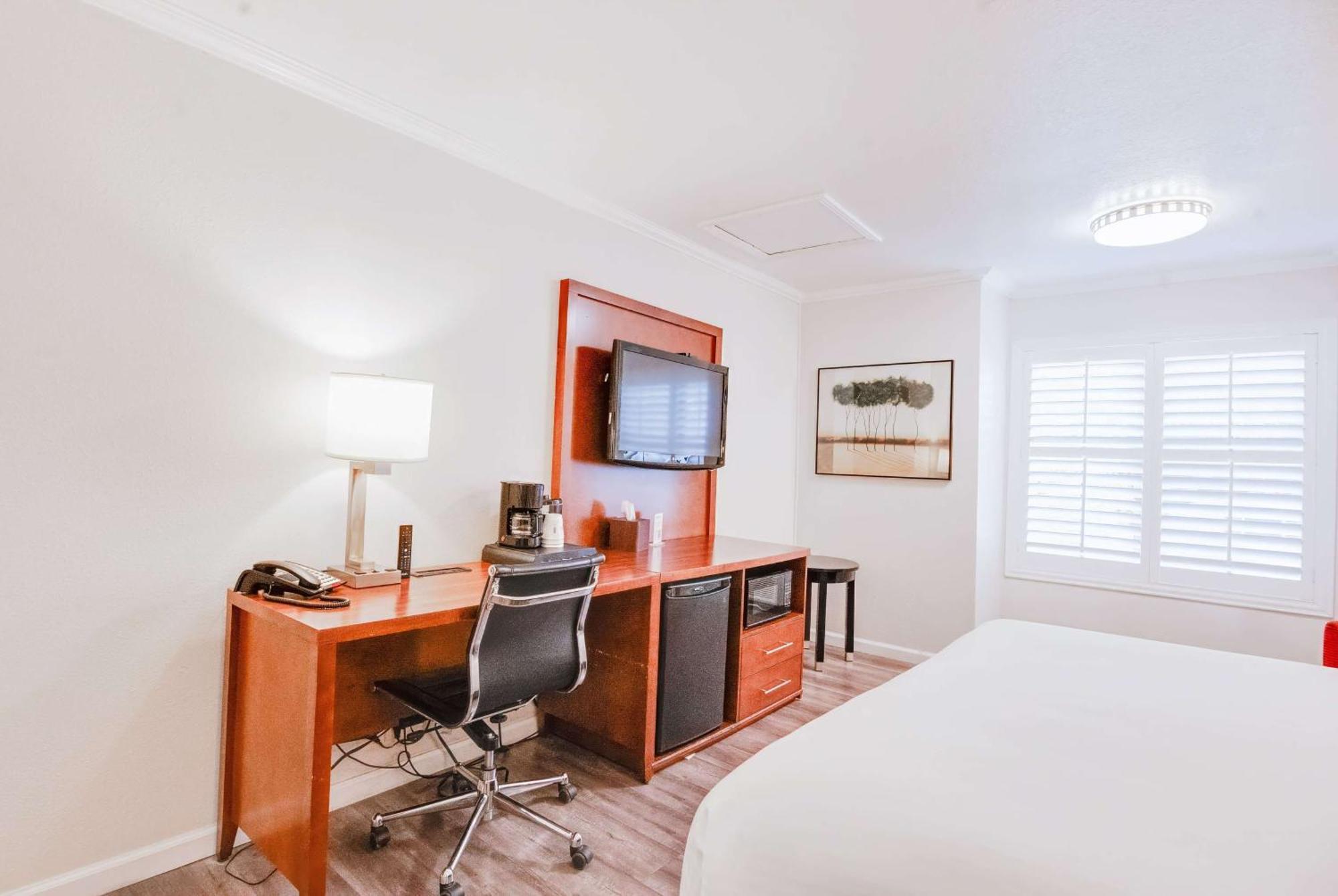 Ramada By Wyndham Mountain View Hotel Ngoại thất bức ảnh