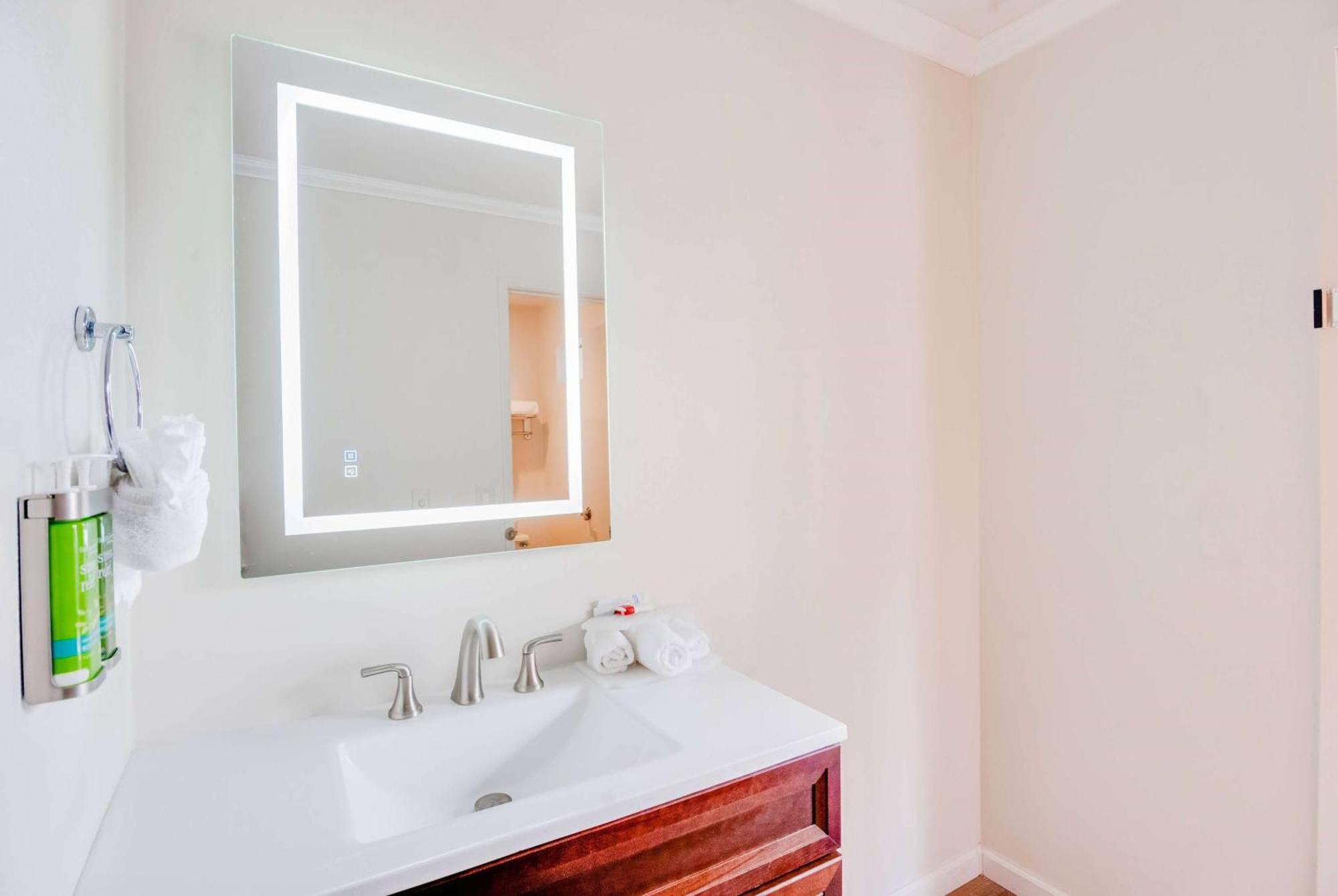 Ramada By Wyndham Mountain View Hotel Ngoại thất bức ảnh