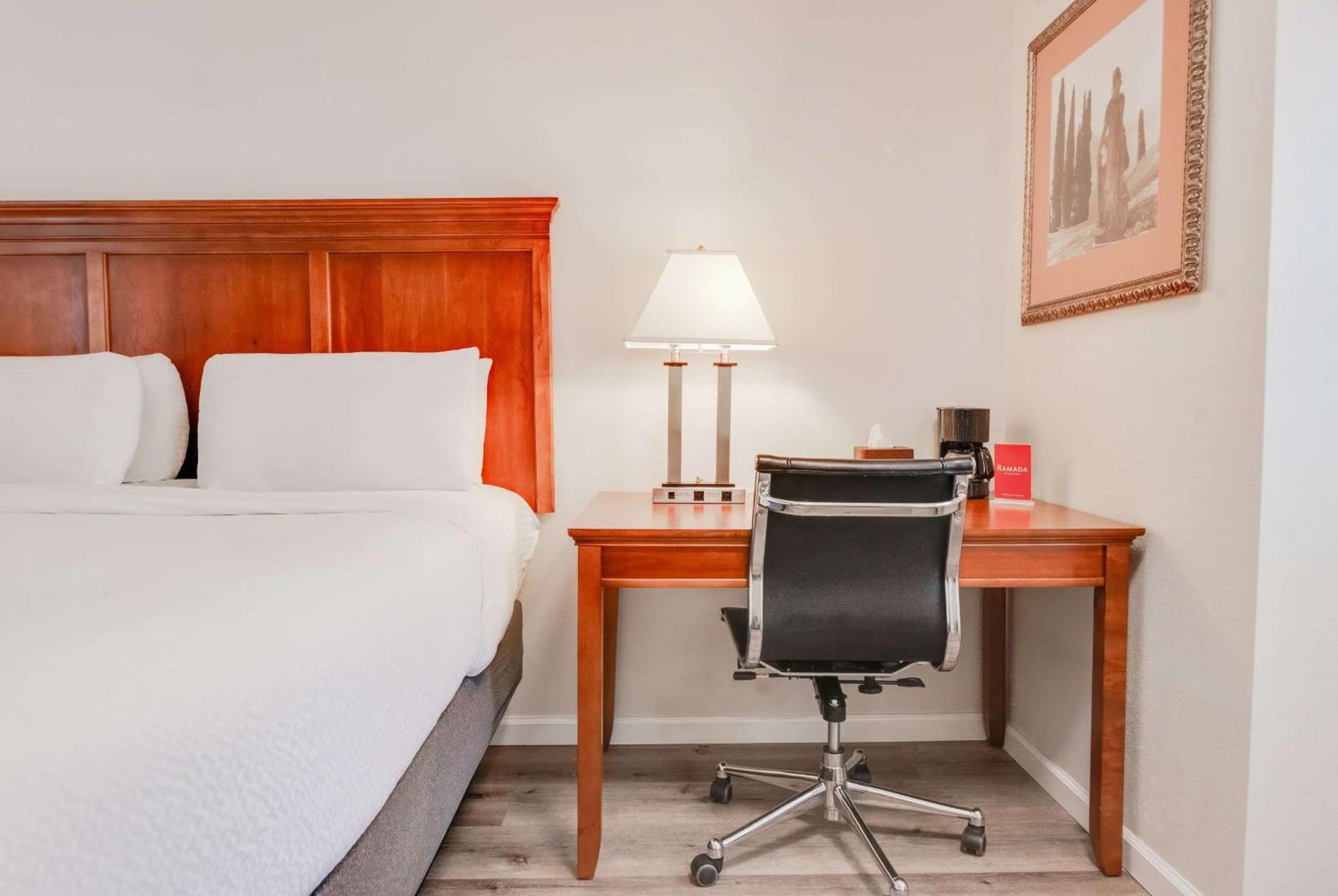 Ramada By Wyndham Mountain View Hotel Ngoại thất bức ảnh