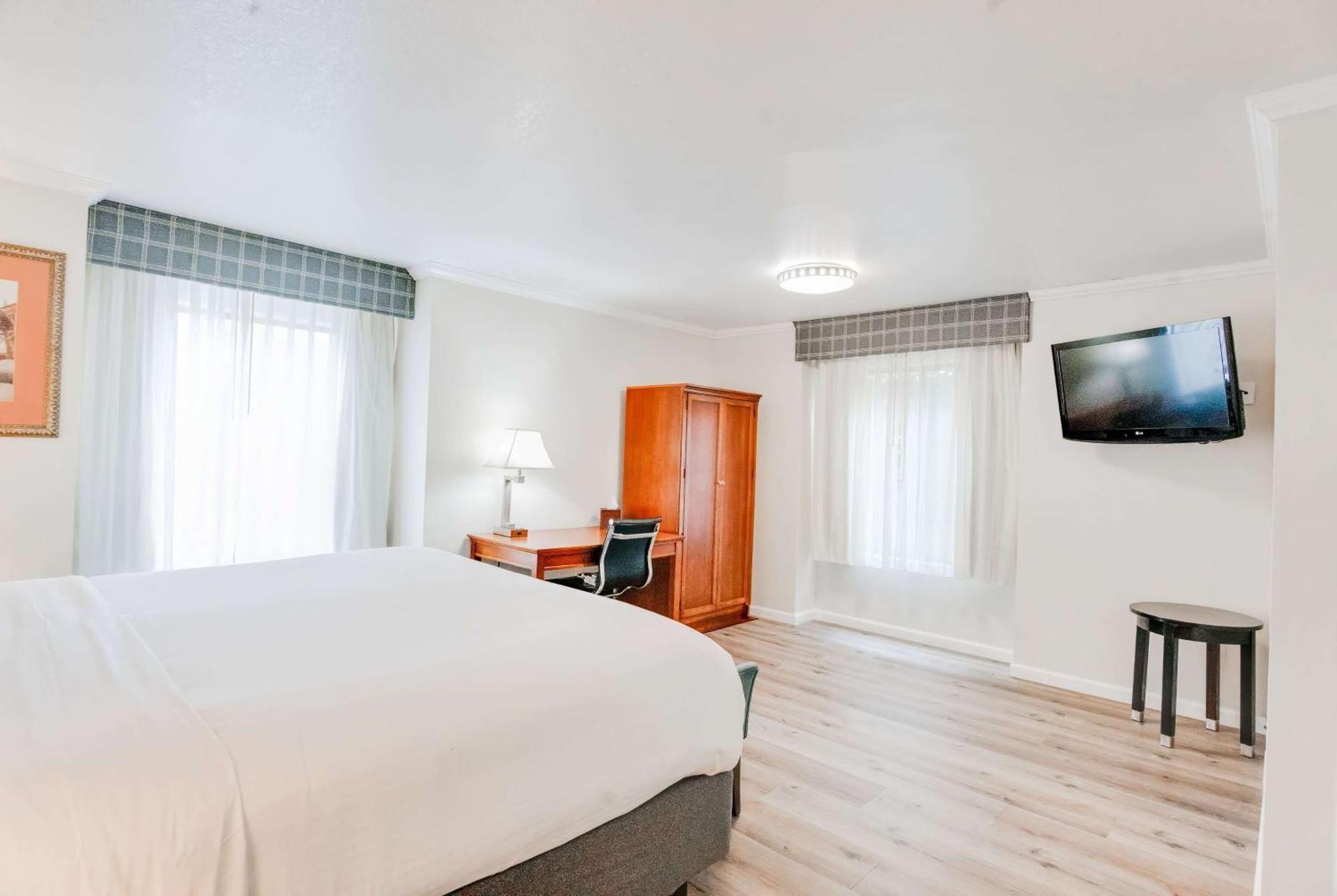 Ramada By Wyndham Mountain View Hotel Ngoại thất bức ảnh