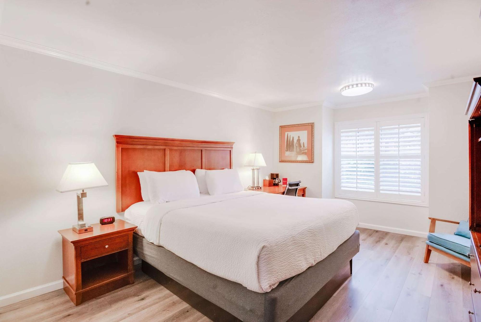 Ramada By Wyndham Mountain View Hotel Ngoại thất bức ảnh