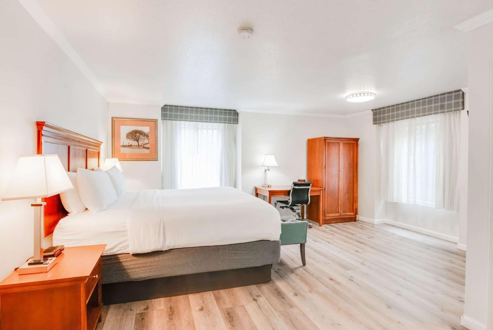 Ramada By Wyndham Mountain View Hotel Ngoại thất bức ảnh