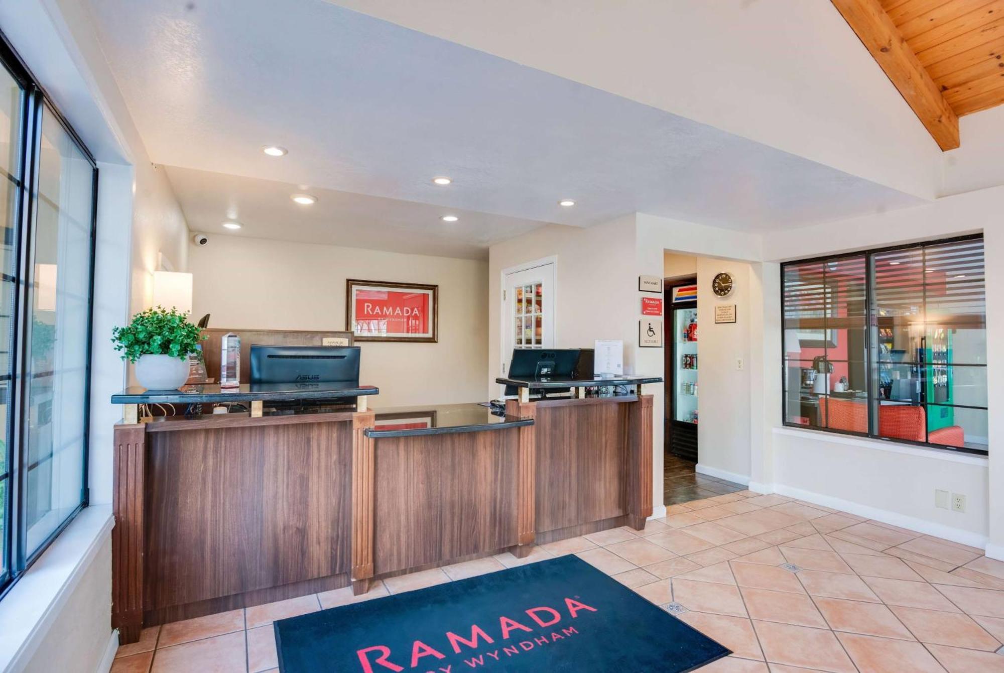 Ramada By Wyndham Mountain View Hotel Ngoại thất bức ảnh