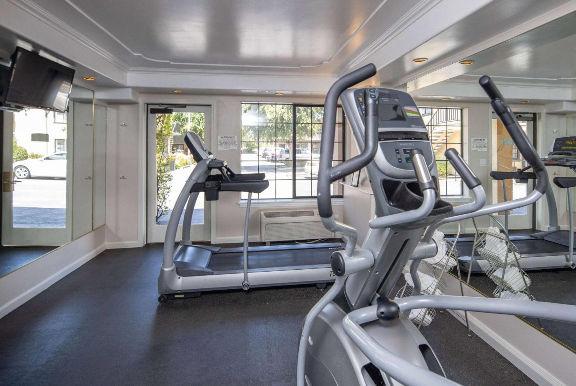 Ramada By Wyndham Mountain View Hotel Ngoại thất bức ảnh